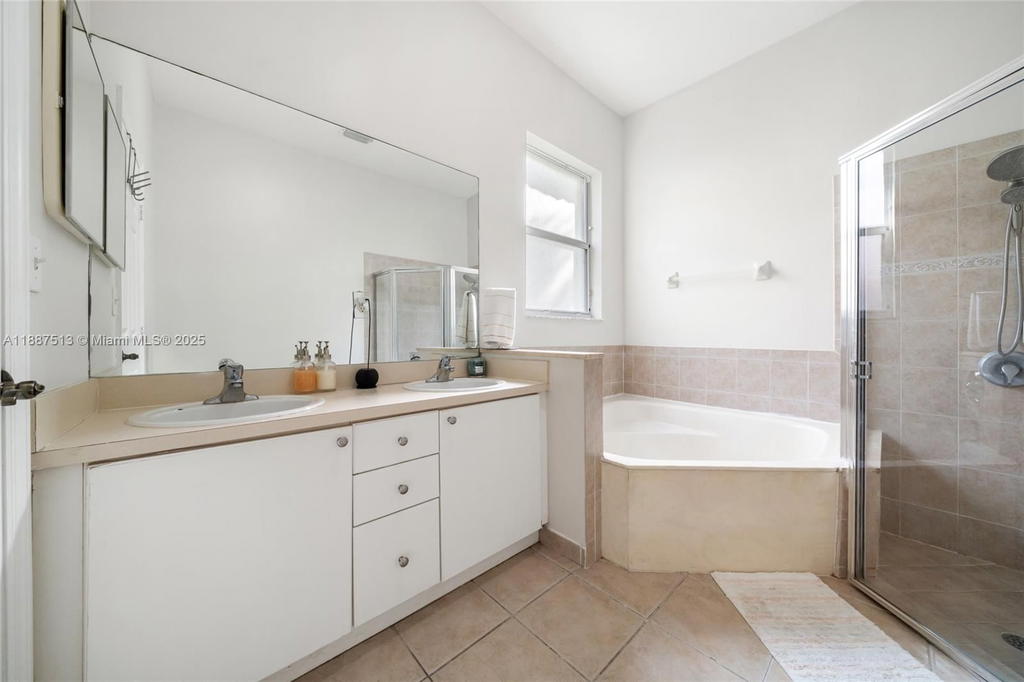 Real estate property located at 2111 14th Cir, Miami-dade, Keys Landing, Homestead, FL