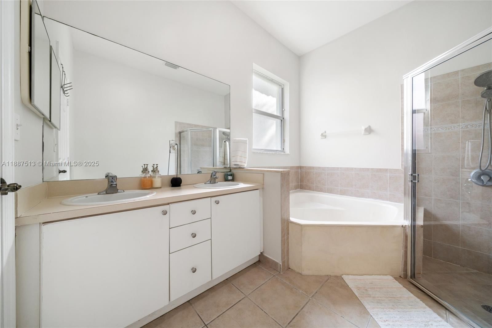 Real estate property located at 2111 14th Cir, Miami-dade, Keys Landing, Homestead, FL