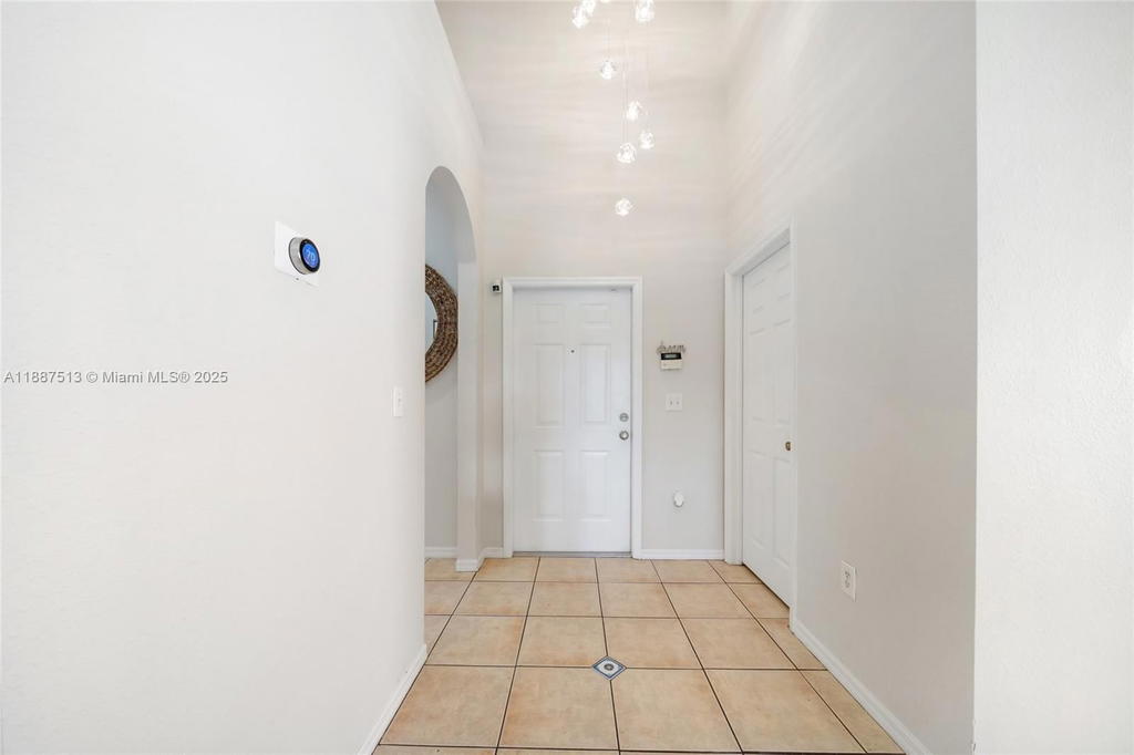 Real estate property located at 2111 14th Cir, Miami-dade, Keys Landing, Homestead, FL