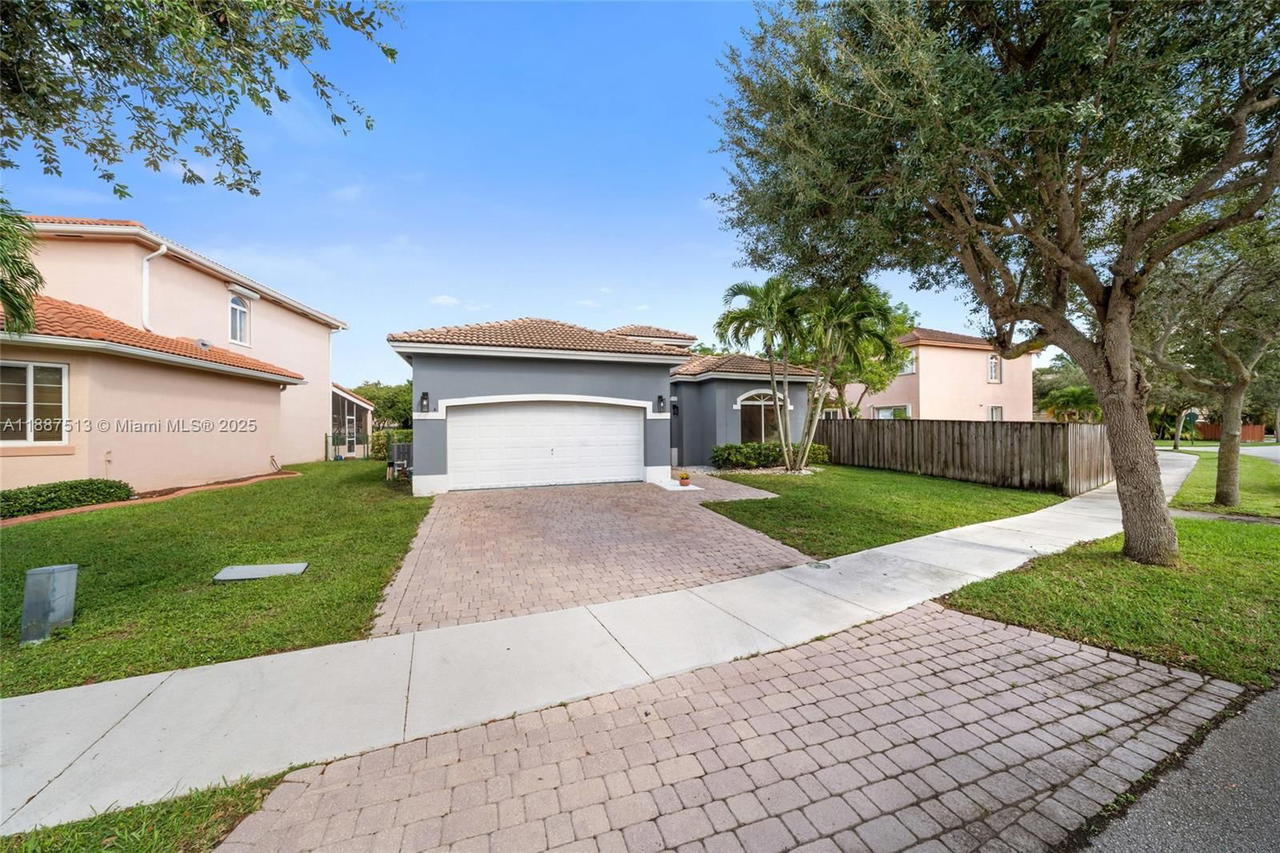 Real estate property located at 2111 14th Cir, Miami-dade, Keys Landing, Homestead, FL