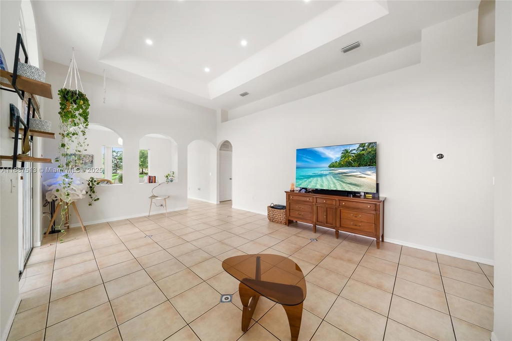 Real estate property located at 2111 14th Cir, Miami-dade, Keys Landing, Homestead, FL