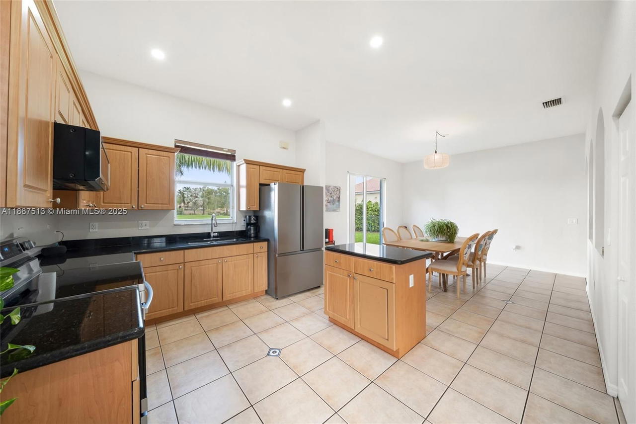 Real estate property located at 2111 14th Cir, Miami-dade, Keys Landing, Homestead, FL
