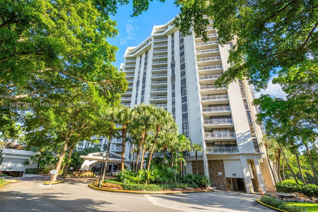 Real estate property located at 1000 Quayside Ter #505, Miami-dade, Towers Of Quayside Condo, Miami, FL