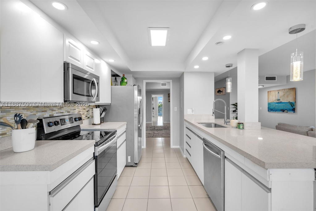 Real estate property located at 1000 Quayside Ter #505, Miami-dade, Towers Of Quayside Condo, Miami, FL