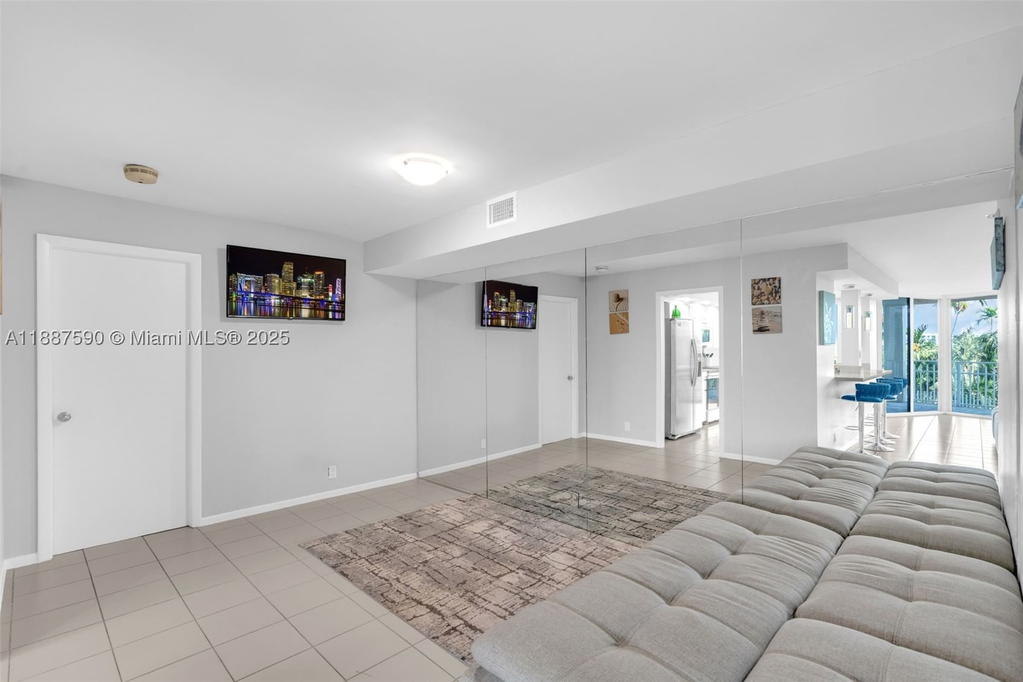 Real estate property located at 1000 Quayside Ter #505, Miami-dade, Towers Of Quayside Condo, Miami, FL