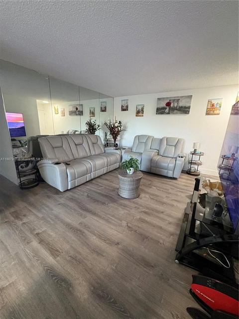 Real estate property located at 30 39th St #325, Miami-dade, El Jardin De Hialeah Cond, Hialeah, FL