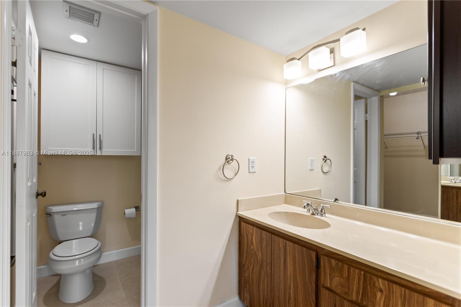 Real estate property located at 1715 Whitehall Dr #404, Broward, Condo 21 Of Whitehall Con, Davie, FL