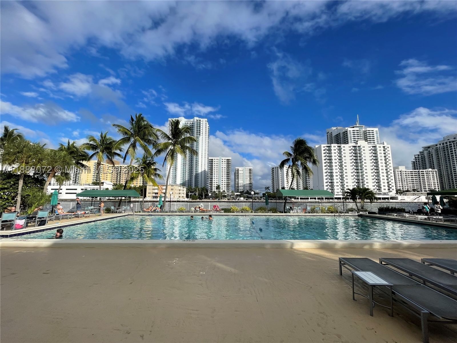 Real estate property located at 1000 Parkview Dr #627, Broward, Oceanview Park Condo, Hallandale Beach, FL