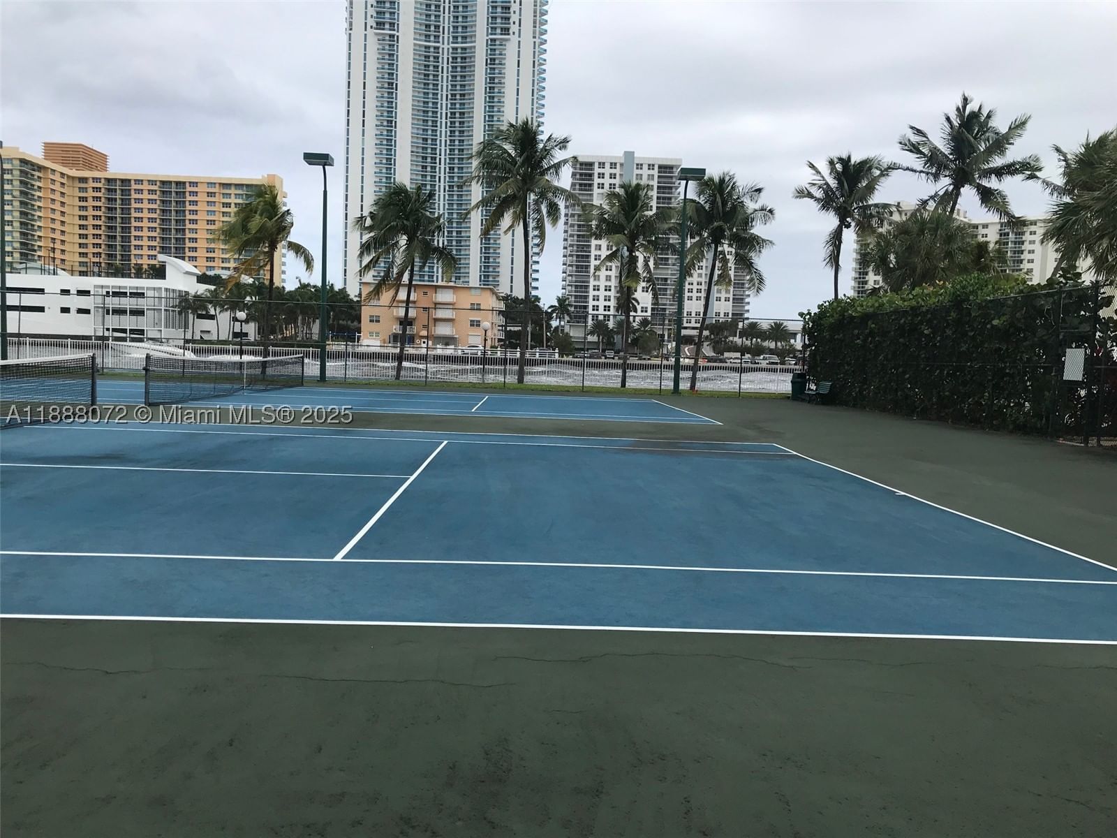 Real estate property located at 1000 Parkview Dr #627, Broward, Oceanview Park Condo, Hallandale Beach, FL