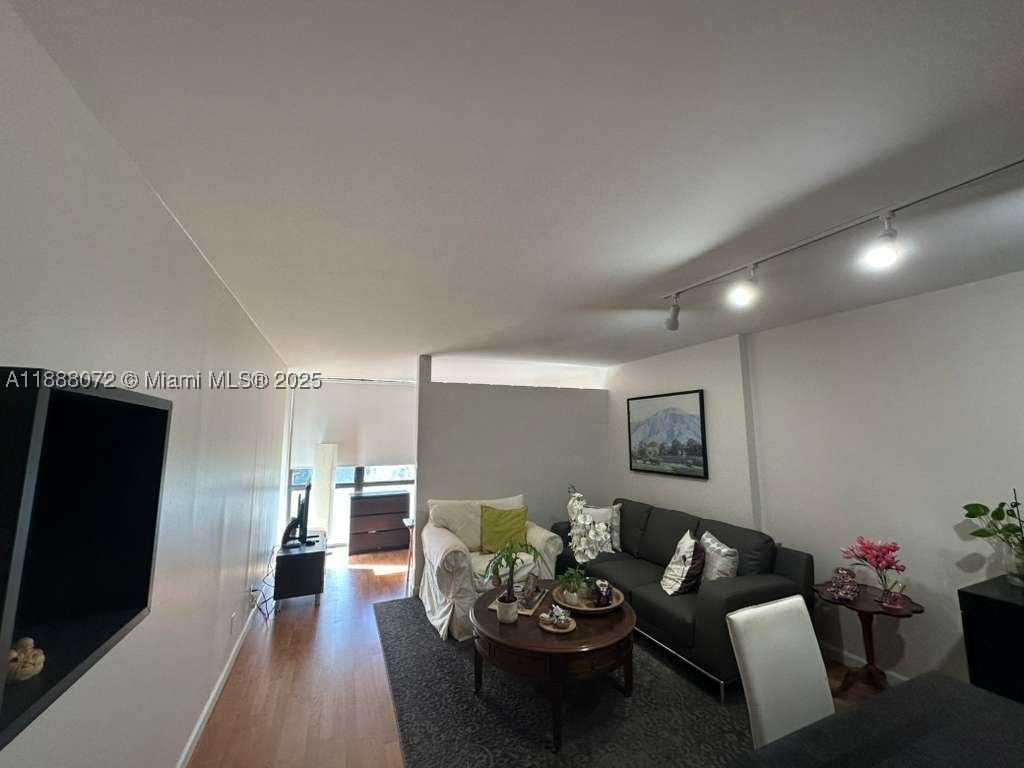 Real estate property located at 1000 Parkview Dr #627, Broward, Oceanview Park Condo, Hallandale Beach, FL