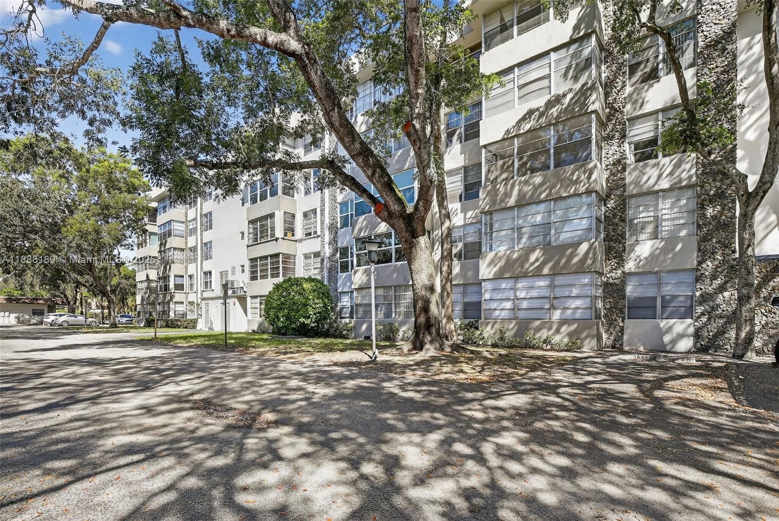 Real estate property located at 6600 Cypress Rd #410, Broward, Plantation Place Condo, Plantation, FL