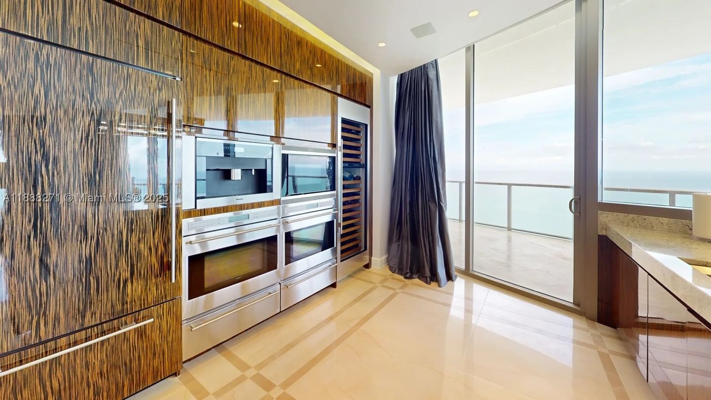 Real estate property located at , Miami-dade, Bal Harbour Center Condo, Bal Harbour, FL
