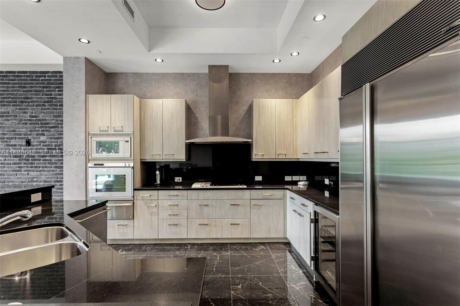 Real estate property located at 6000 Island Blvd #203, Miami-dade, Bellamare @ Williams Isla, Aventura, FL