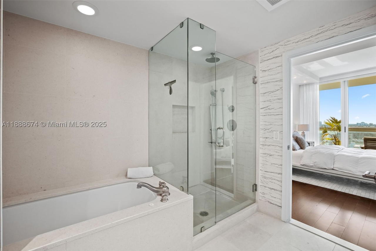 Real estate property located at 6899 Collins Ave #1610, Miami-dade, North Carillon Beach Cond, Miami Beach, FL