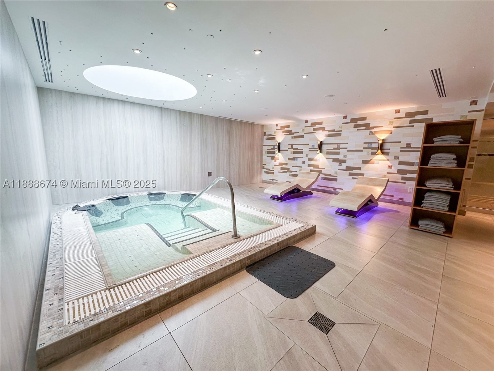 Real estate property located at 6899 Collins Ave #1610, Miami-dade, North Carillon Beach Cond, Miami Beach, FL