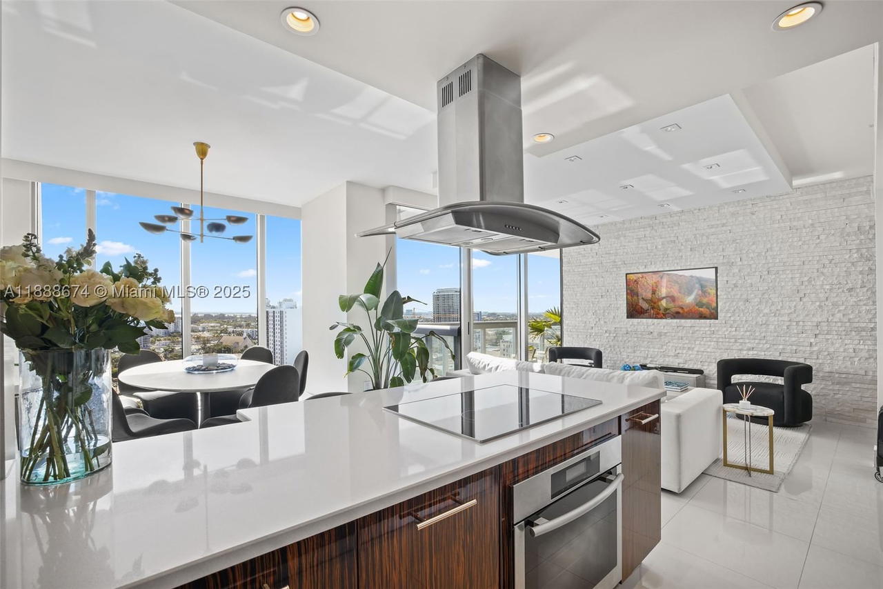 Real estate property located at 6899 Collins Ave #1610, Miami-dade, North Carillon Beach Cond, Miami Beach, FL
