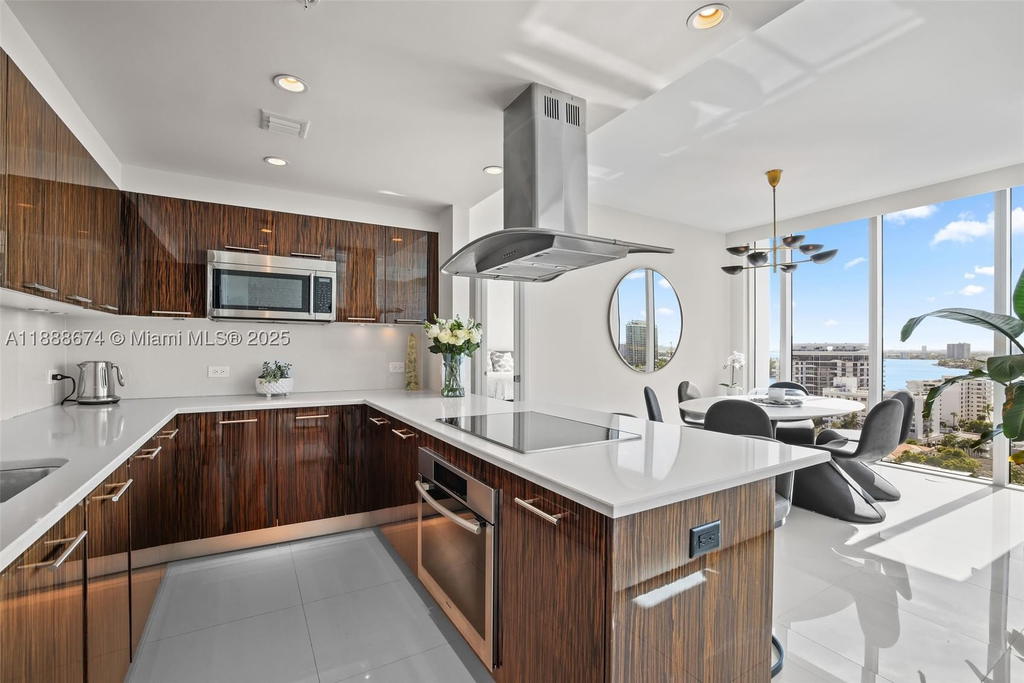 Real estate property located at 6899 Collins Ave #1610, Miami-dade, North Carillon Beach Cond, Miami Beach, FL