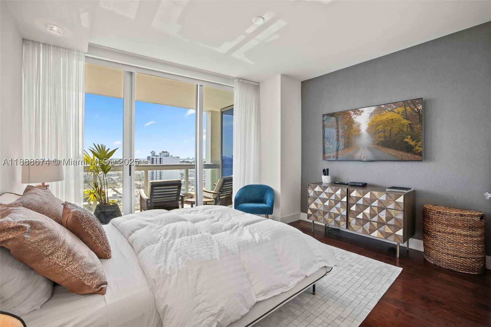Real estate property located at 6899 Collins Ave #1610, Miami-dade, North Carillon Beach Cond, Miami Beach, FL
