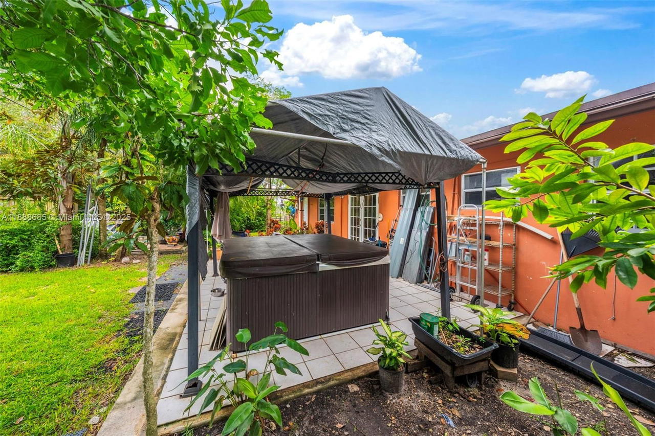 Real estate property located at 9710 74th St, Miami-dade, Heftler Homes Sunset Park, Miami, FL