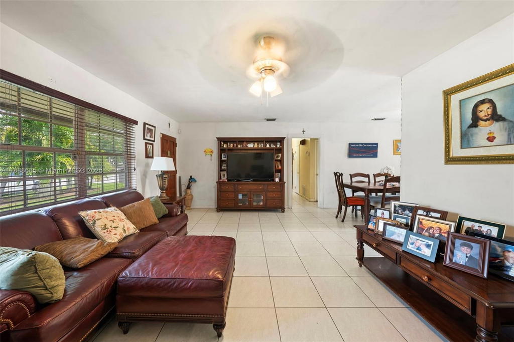 Real estate property located at 9710 74th St, Miami-dade, Heftler Homes Sunset Park, Miami, FL