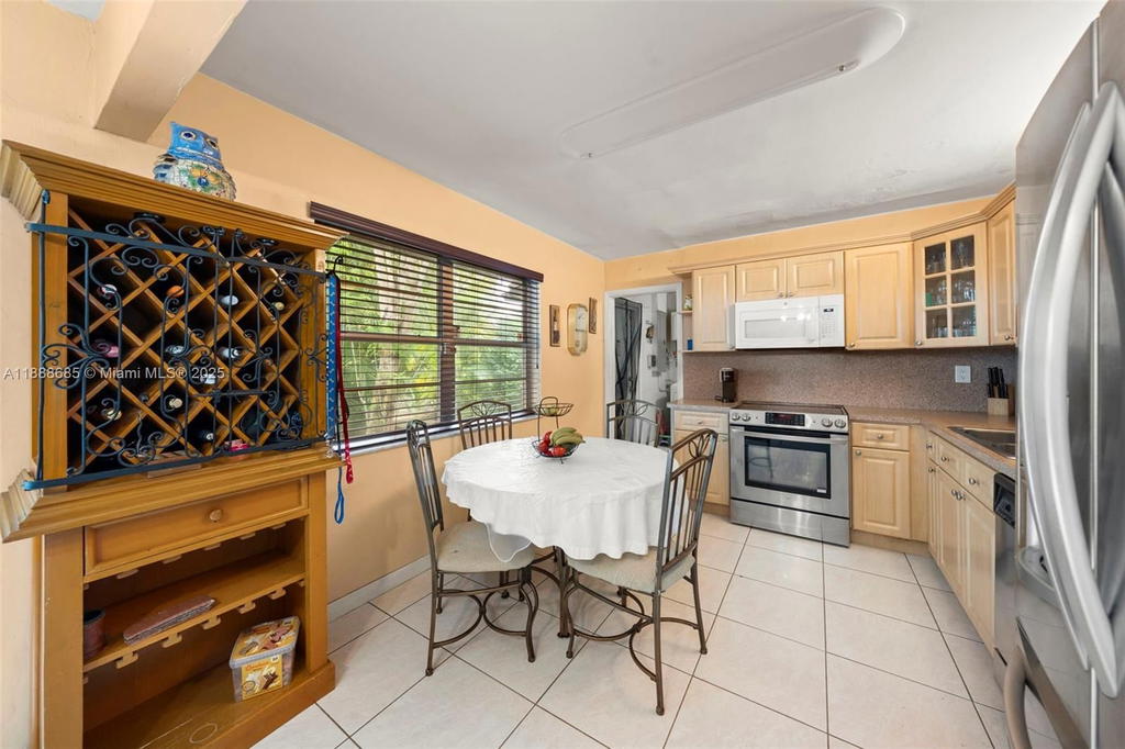 Real estate property located at 9710 74th St, Miami-dade, Heftler Homes Sunset Park, Miami, FL