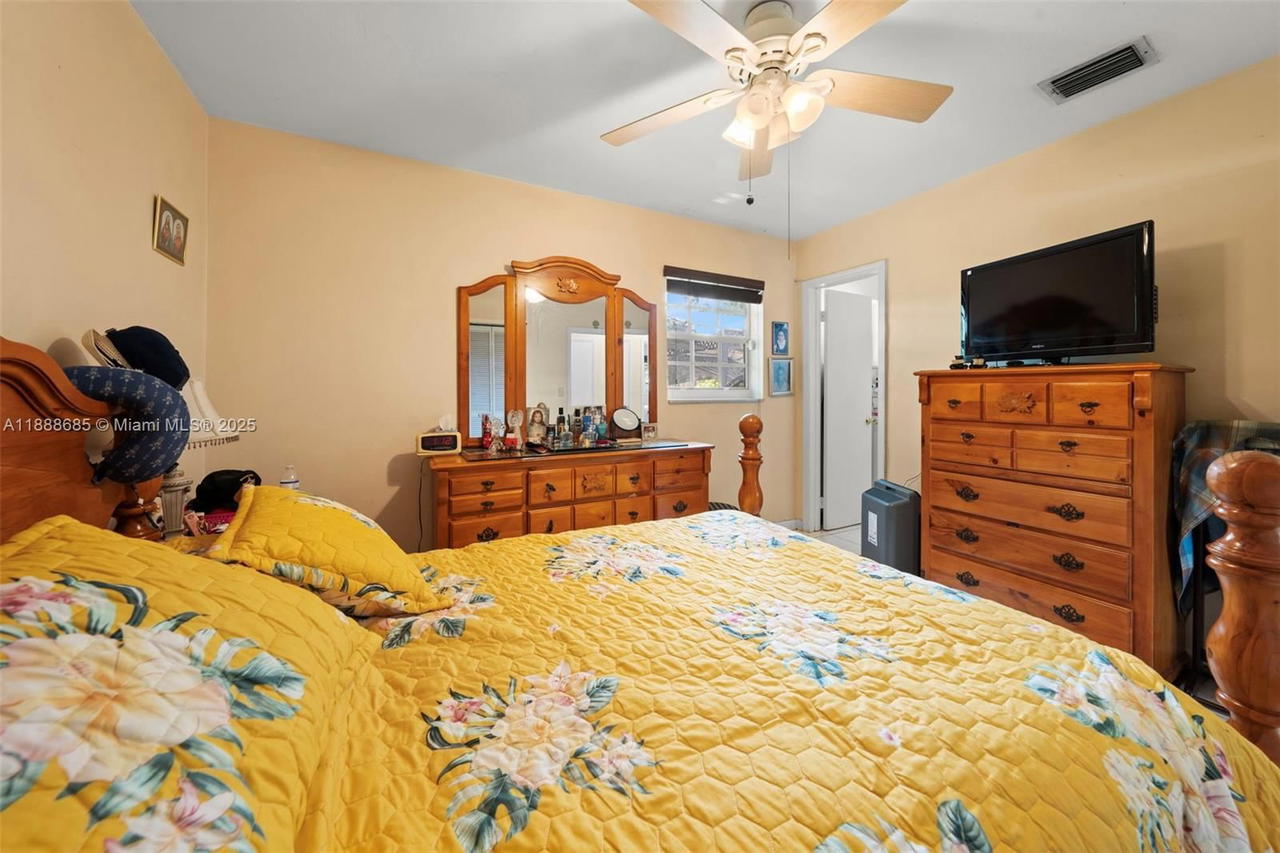 Real estate property located at 9710 74th St, Miami-dade, Heftler Homes Sunset Park, Miami, FL