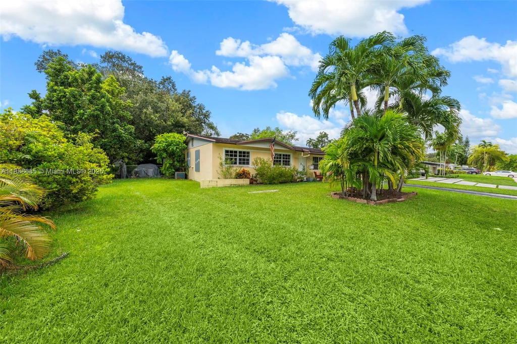 Real estate property located at 9710 74th St, Miami-dade, Heftler Homes Sunset Park, Miami, FL