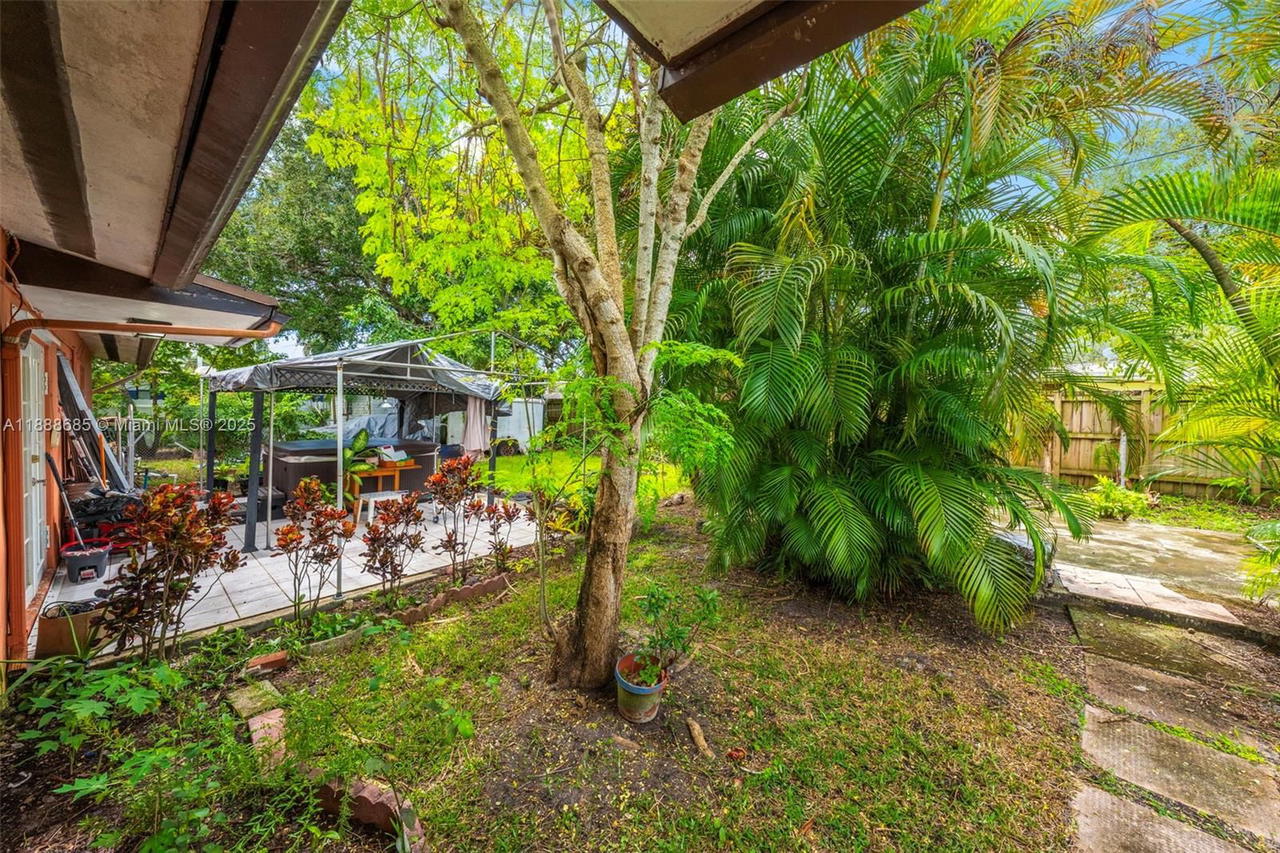 Real estate property located at 9710 74th St, Miami-dade, Heftler Homes Sunset Park, Miami, FL