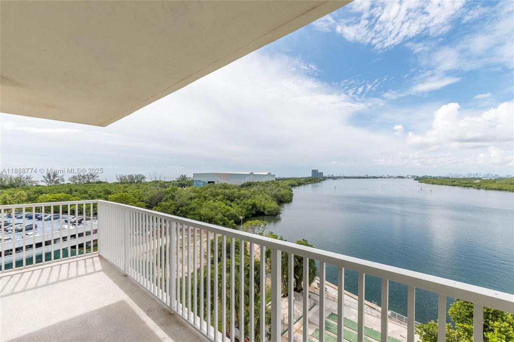 Real estate property located at 300 Bayview Dr #716, Miami-dade, Arlen House Condo, Sunny Isles Beach, FL