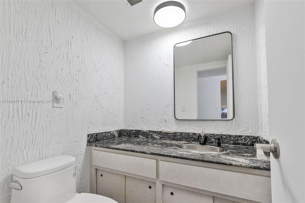 Real estate property located at 300 Bayview Dr #716, Miami-dade, Arlen House Condo, Sunny Isles Beach, FL