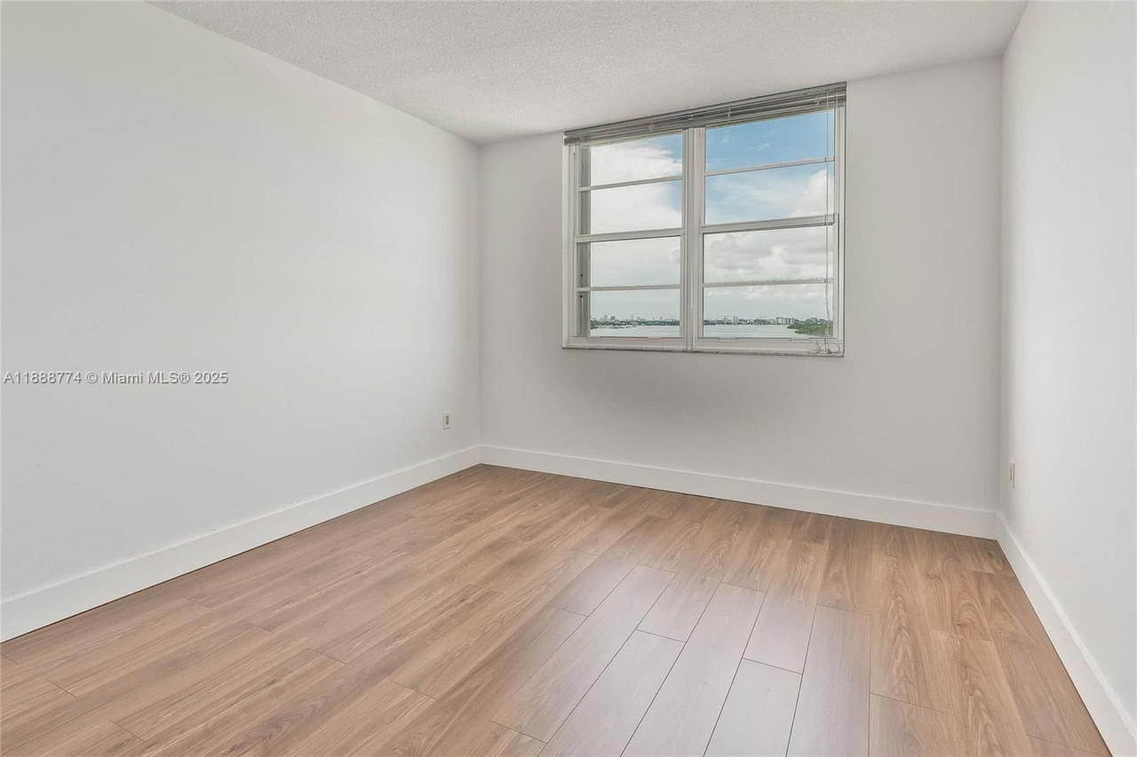 Real estate property located at 300 Bayview Dr #716, Miami-dade, Arlen House Condo, Sunny Isles Beach, FL