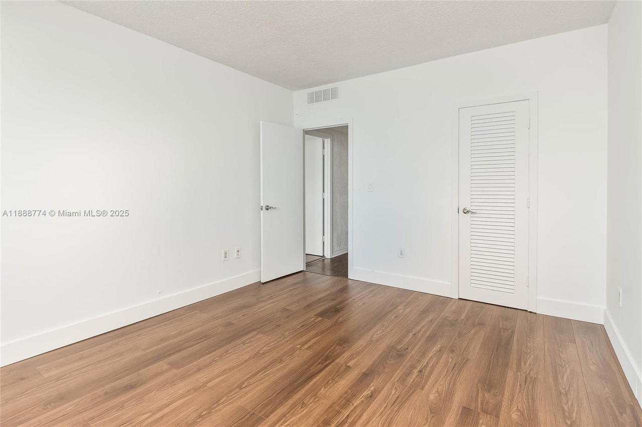 Real estate property located at 300 Bayview Dr #716, Miami-dade, Arlen House Condo, Sunny Isles Beach, FL
