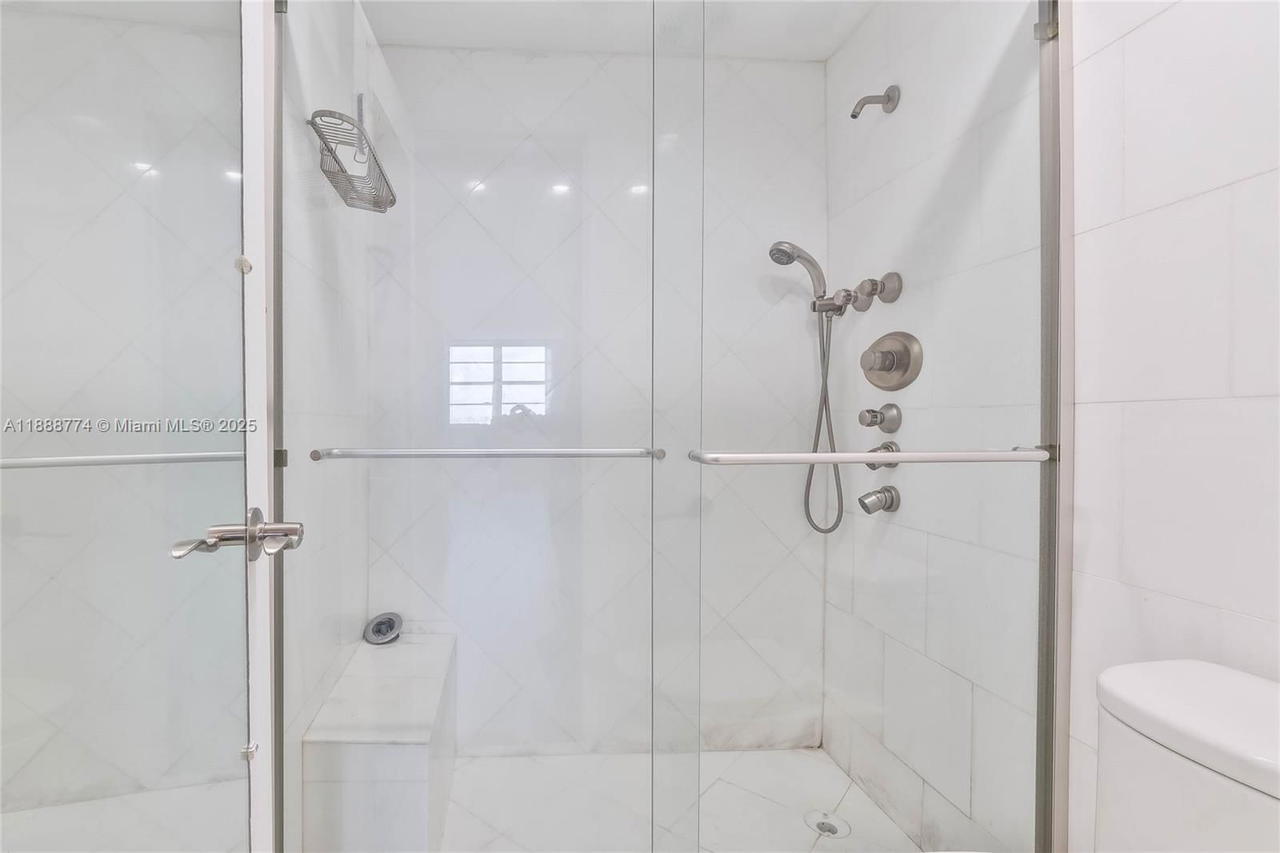 Real estate property located at 300 Bayview Dr #716, Miami-dade, Arlen House Condo, Sunny Isles Beach, FL