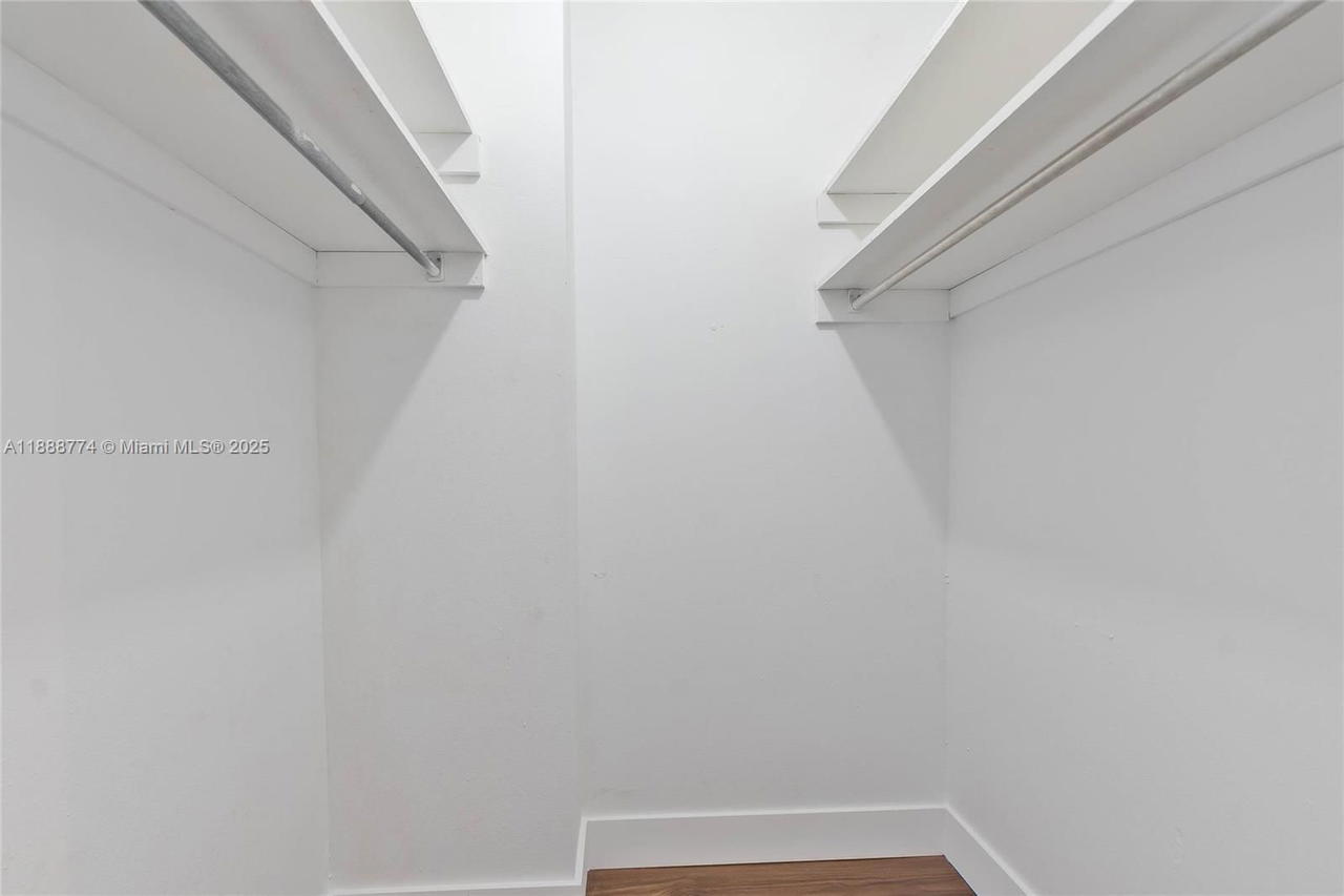 Real estate property located at 300 Bayview Dr #716, Miami-dade, Arlen House Condo, Sunny Isles Beach, FL