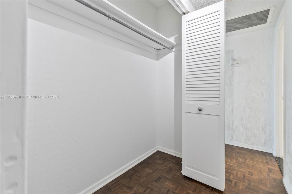 Real estate property located at 300 Bayview Dr #716, Miami-dade, Arlen House Condo, Sunny Isles Beach, FL