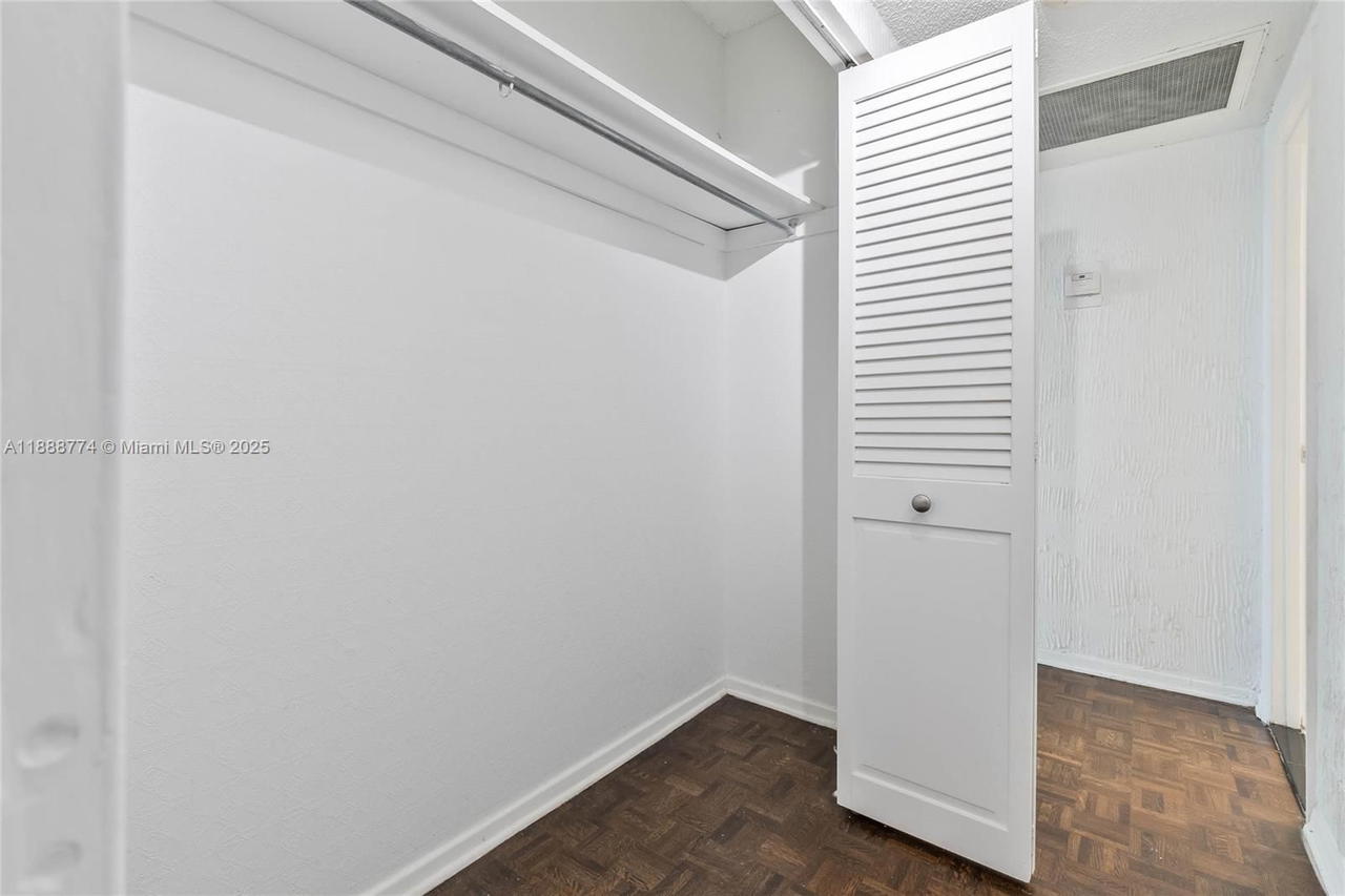 Real estate property located at 300 Bayview Dr #716, Miami-dade, Arlen House Condo, Sunny Isles Beach, FL
