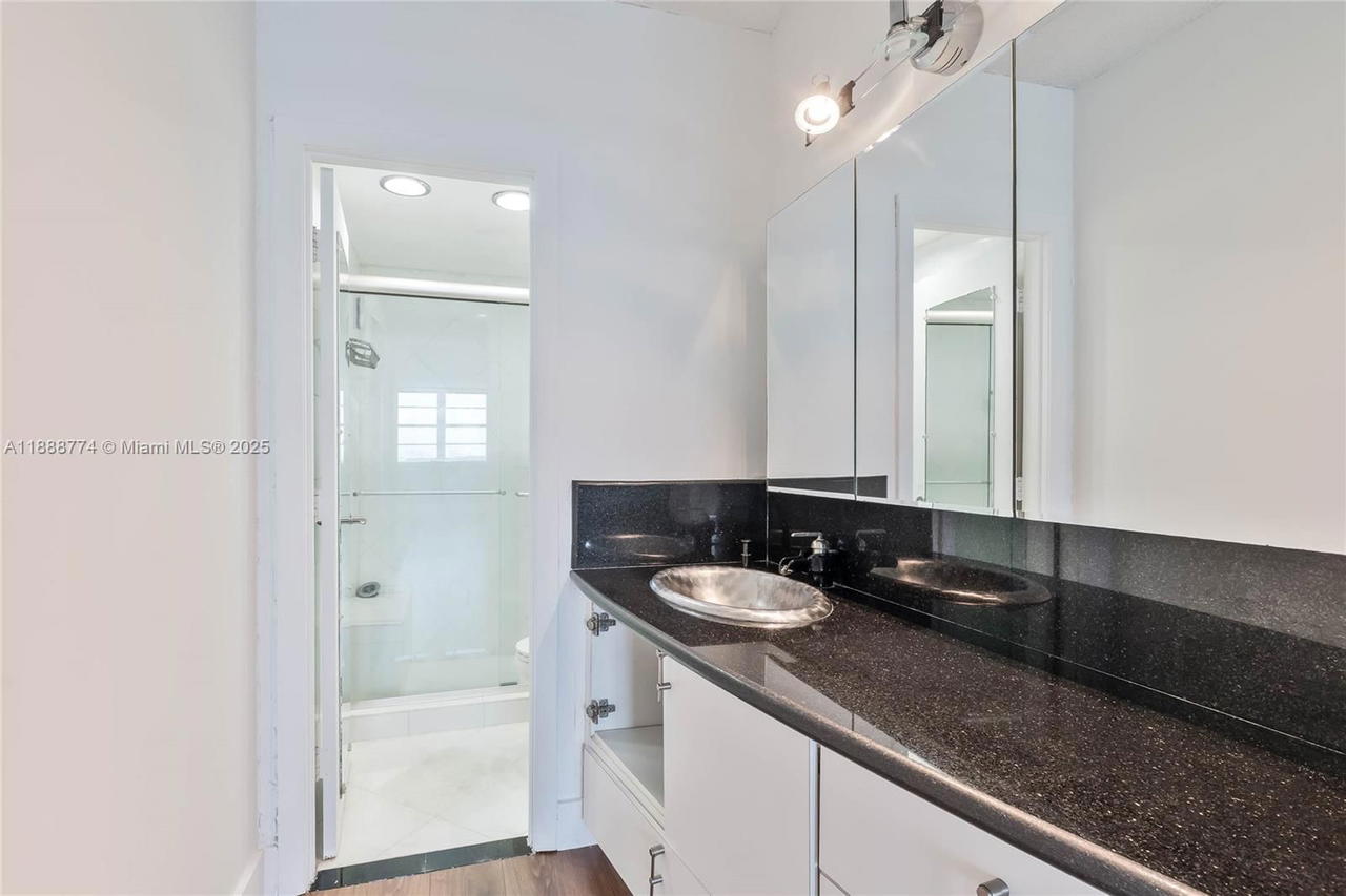 Real estate property located at 300 Bayview Dr #716, Miami-dade, Arlen House Condo, Sunny Isles Beach, FL