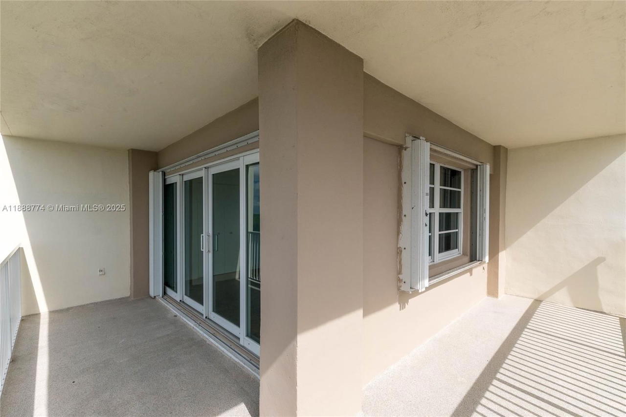 Real estate property located at 300 Bayview Dr #716, Miami-dade, Arlen House Condo, Sunny Isles Beach, FL