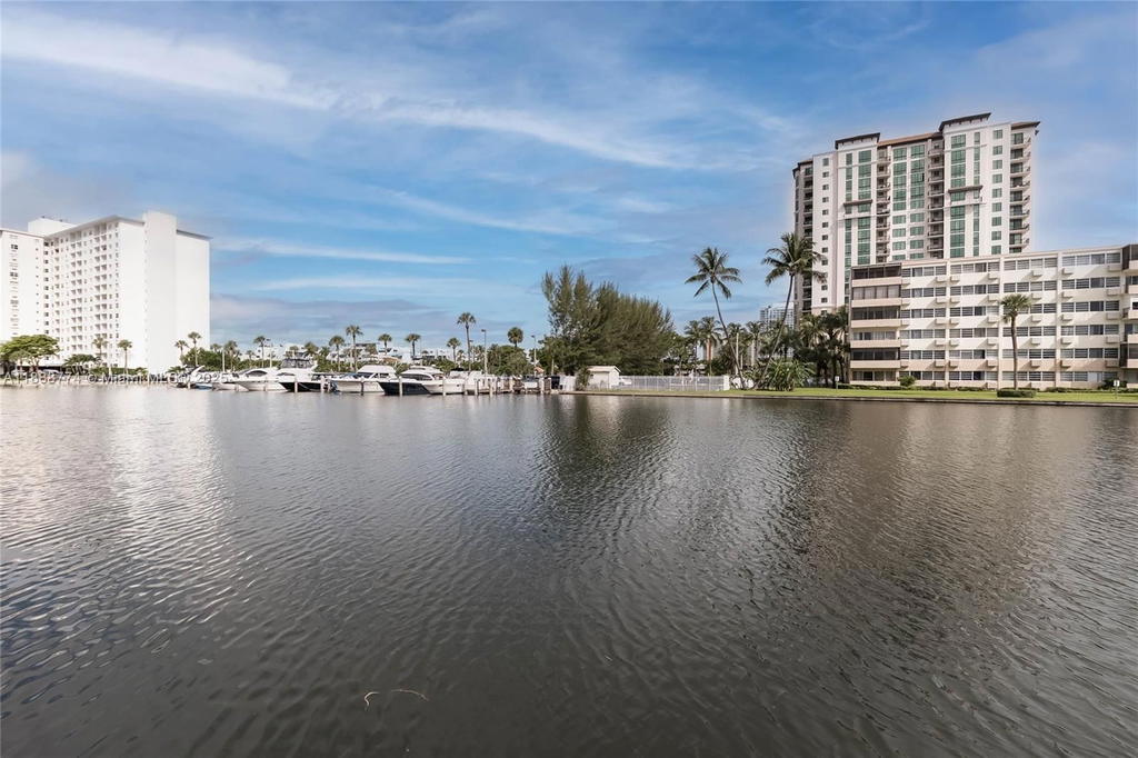 Real estate property located at 300 Bayview Dr #716, Miami-dade, Arlen House Condo, Sunny Isles Beach, FL