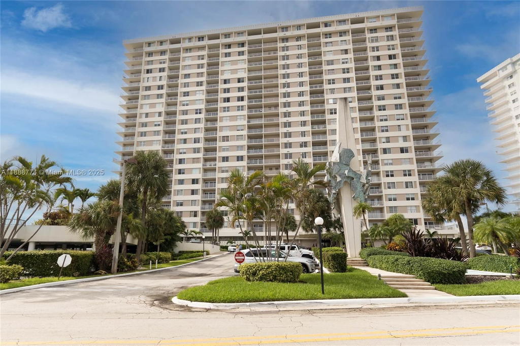 Real estate property located at 300 Bayview Dr #716, Miami-dade, Arlen House Condo, Sunny Isles Beach, FL