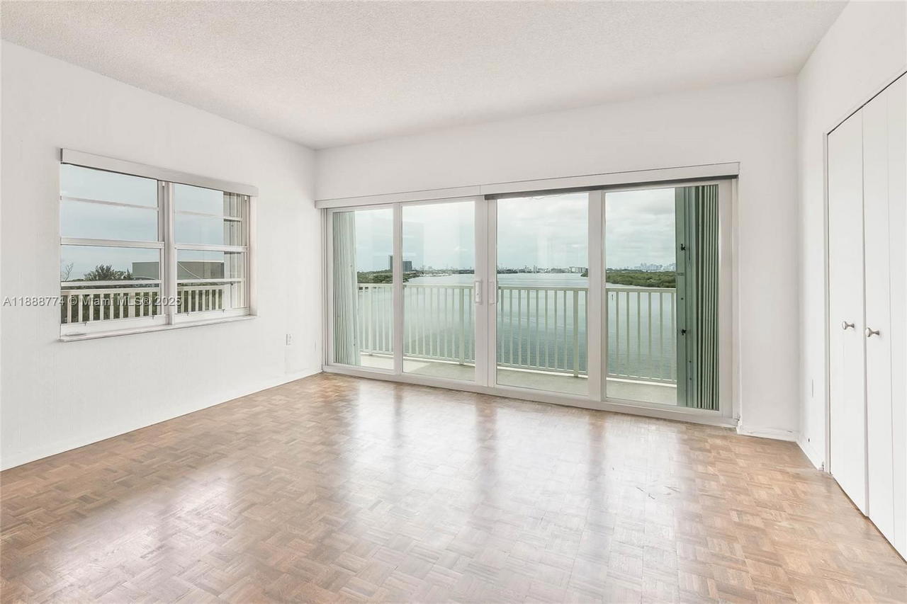 Real estate property located at 300 Bayview Dr #716, Miami-dade, Arlen House Condo, Sunny Isles Beach, FL