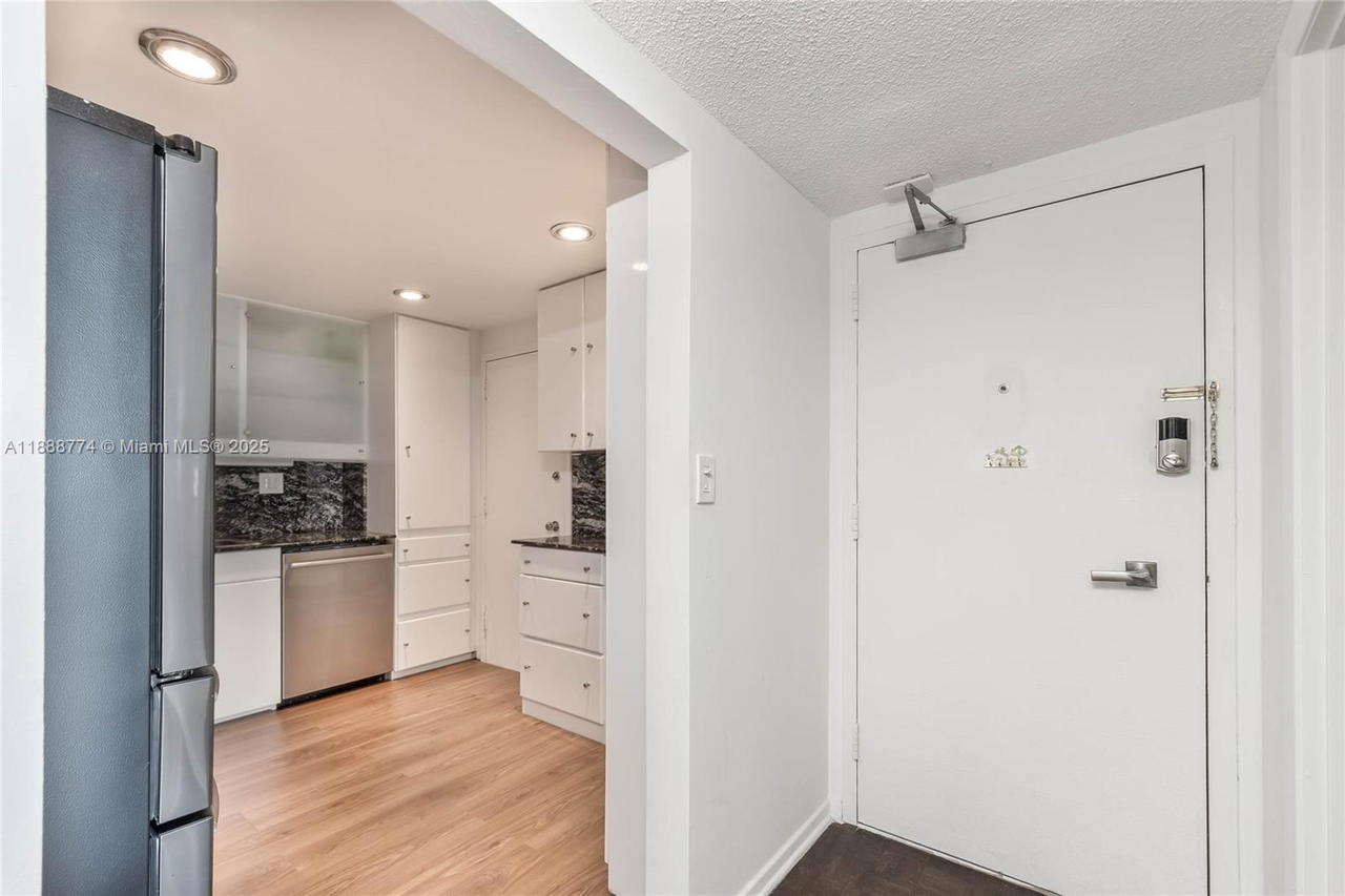Real estate property located at 300 Bayview Dr #716, Miami-dade, Arlen House Condo, Sunny Isles Beach, FL