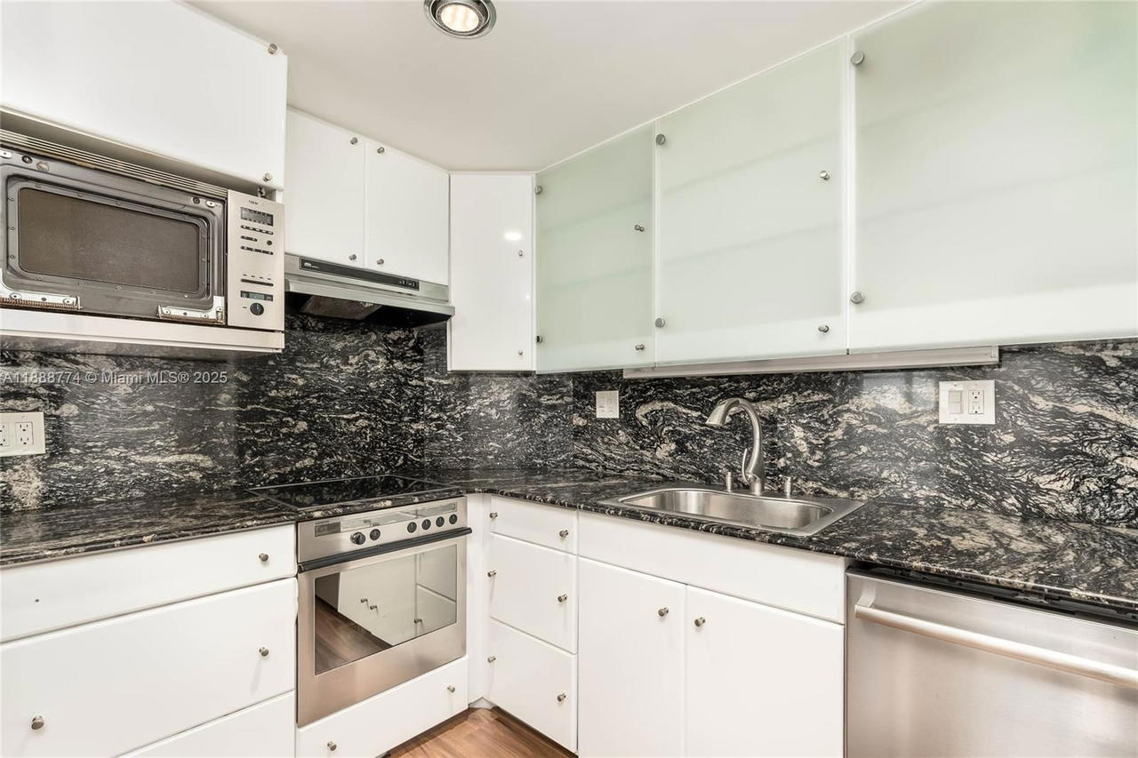 Real estate property located at 300 Bayview Dr #716, Miami-dade, Arlen House Condo, Sunny Isles Beach, FL