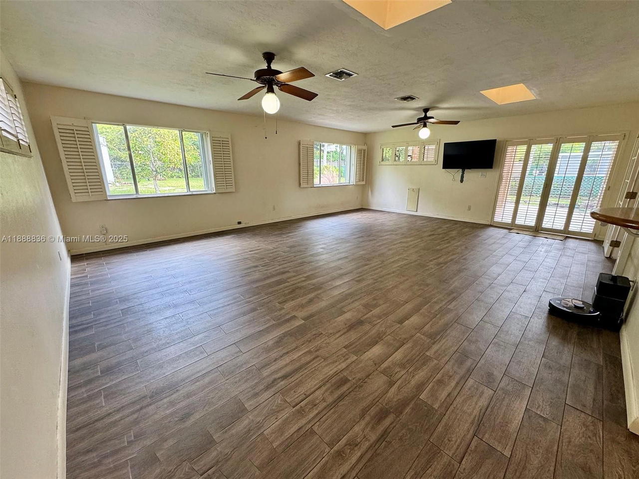 Real estate property located at 9765 74th St, Miami-dade, Heftler Homes Sunset Park, Miami, FL
