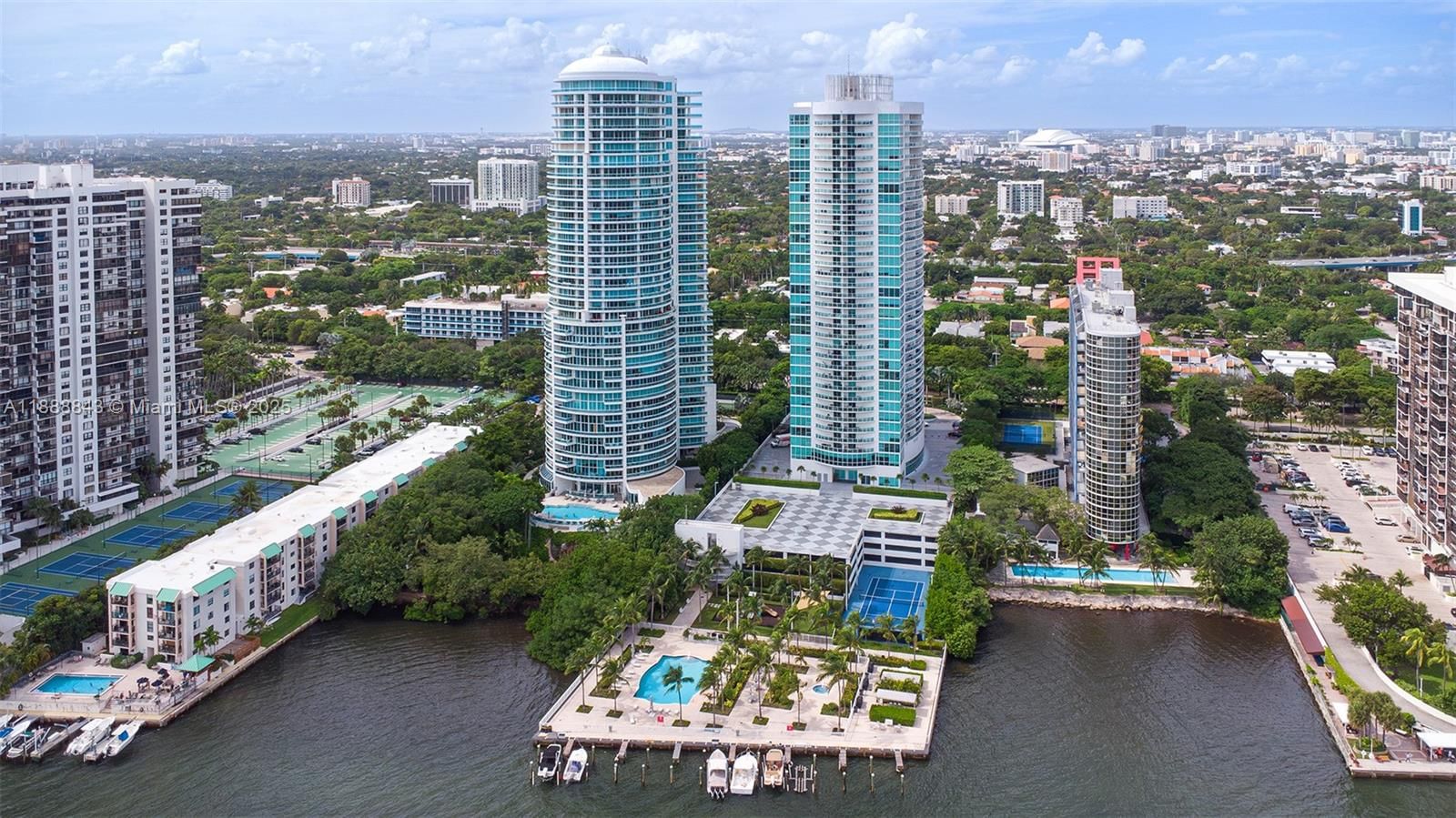 Real estate property located at 2101 BRICKELL AVENUE #905, Miami-dade, Skyline Condo, Miami, FL