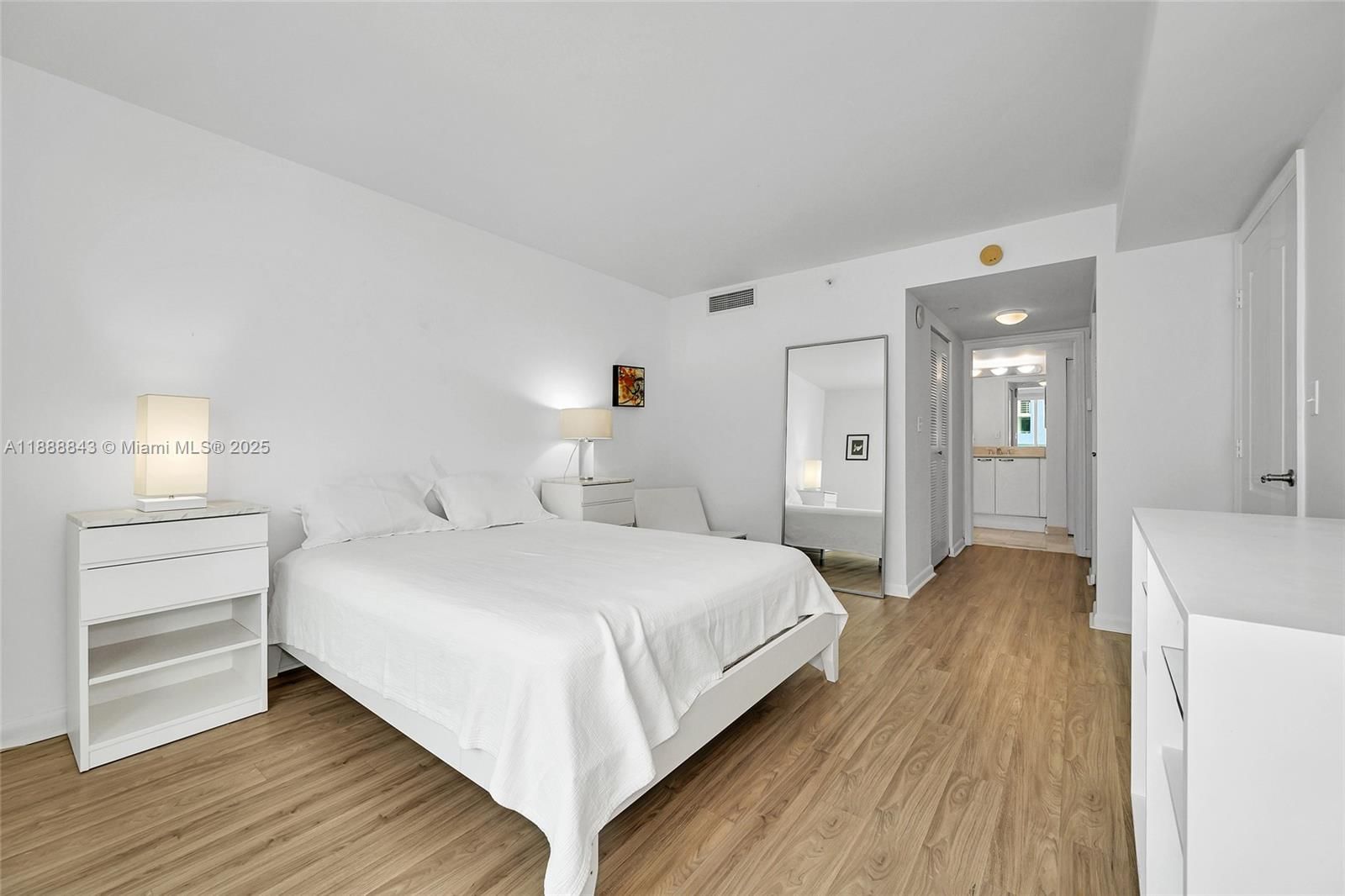 Real estate property located at 2101 BRICKELL AVENUE #905, Miami-dade, Skyline Condo, Miami, FL