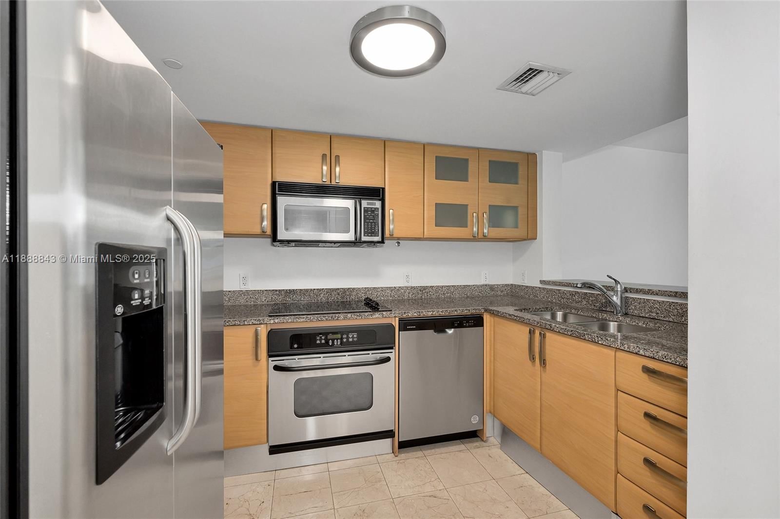 Real estate property located at 2101 BRICKELL AVENUE #905, Miami-dade, Skyline Condo, Miami, FL