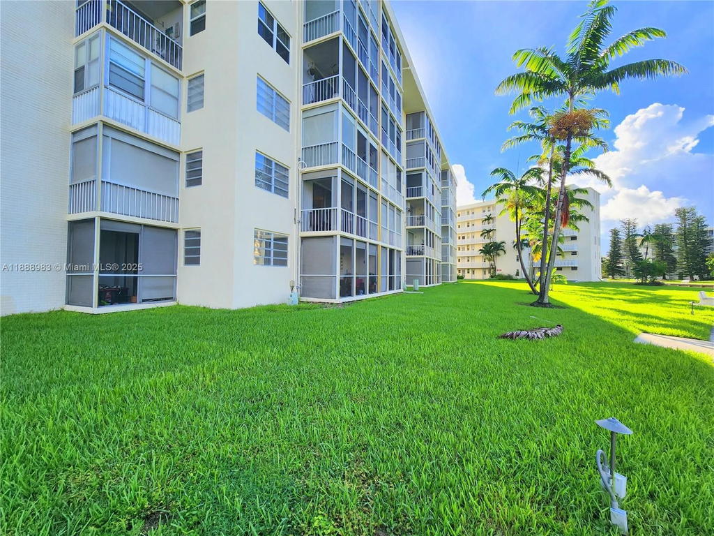 Real estate property located at 2855 Leonard Dr H205, Miami-dade, Point East Sec Ii Condo, Aventura, FL