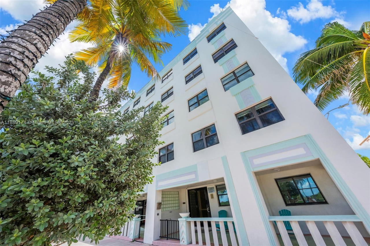 Real estate property located at 1390 Ocean Dr #202, Miami-dade, 1390 Ocean Drive Condo, Miami Beach, FL