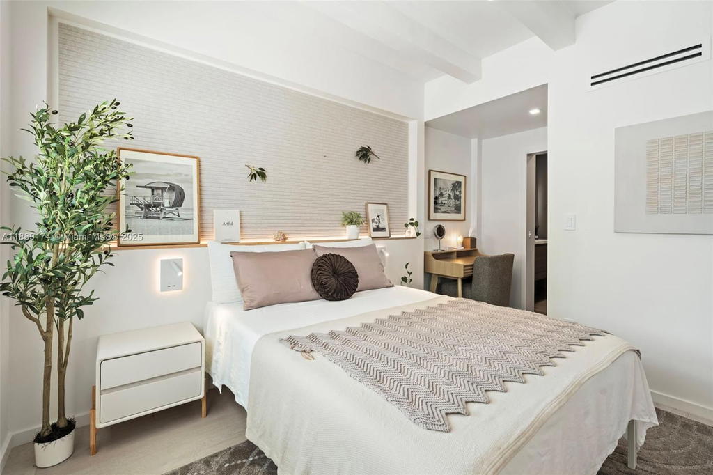 Real estate property located at 1390 Ocean Dr #202, Miami-dade, 1390 Ocean Drive Condo, Miami Beach, FL